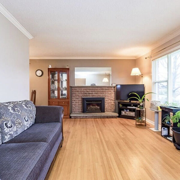 Duford Living Room Before Smokehouse - Will MacLean - Copper Co - REI - Real Estate Investor - Joint Venture Partner - Working Partner - BRRRR - House Flips - Basement Duplex Conversion - Ottawa